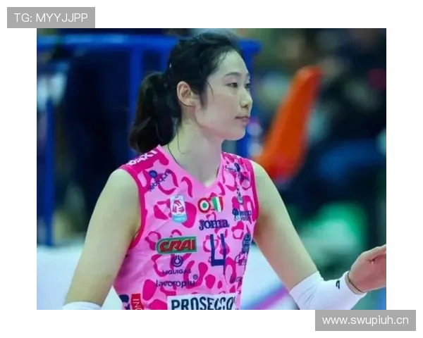 看朱婷的日常图，连她随手的配饰都像开专柜，我的脱口而出是羡慕又心酸