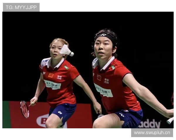 贾一凡最新街拍，手上的那块表比我年薪还亮眼